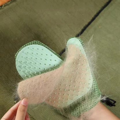 Cat Grooming Glove – Gentle De-Shedding Mitt