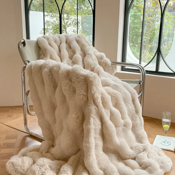 Faux Fur Throw Blanket – Soft Plush Blanket for Couch and Bed